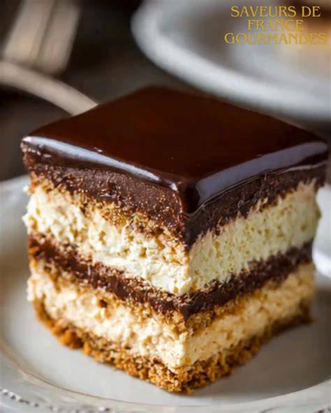 schéma des couches du tiramisu avec biscuits et crème
