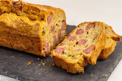 cake salé et saucisse de morteau illustration